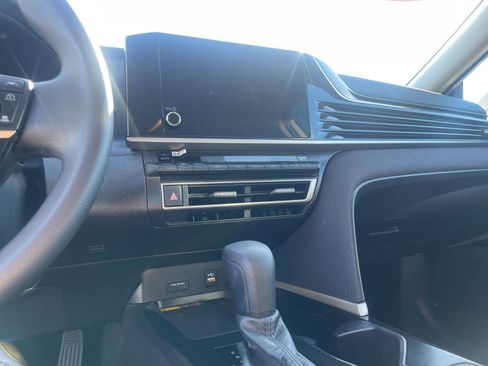 Used 2025 Toyota Camry LE image 18