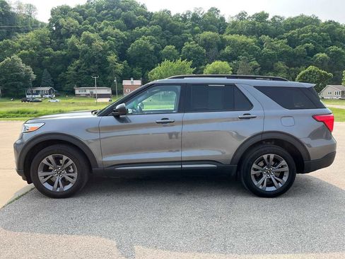 Used 2023 Ford Explorer XLT w/ Equipment Group 202A image 9