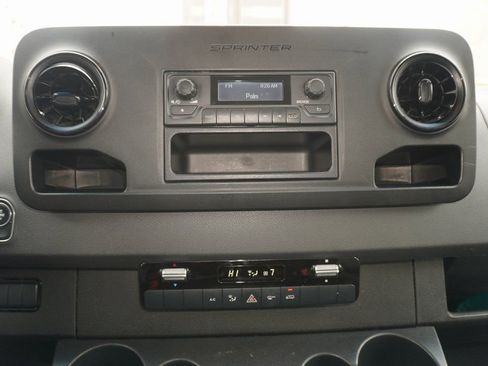 Used 2020 Mercedes-Benz Sprinter 1500 image 17