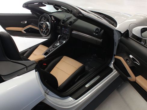 Used 2021 Porsche 718 Boxster w/ Premium Package RWD image 59