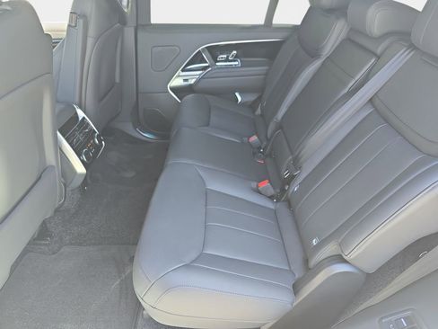 New 2026 Land Rover Range Rover Long Wheelbase SE AWD/4WD image 16