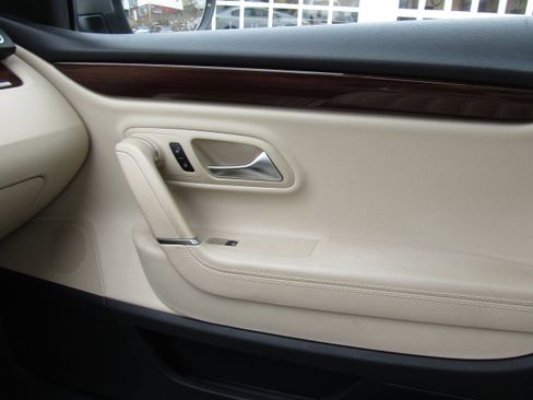 Used 2012 Volkswagen CC Lux image 24