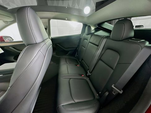 Used 2025 Tesla Model Y Long Range image 25