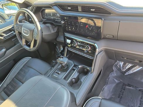 Used 2024 GMC Sierra 1500 AT4X image 10