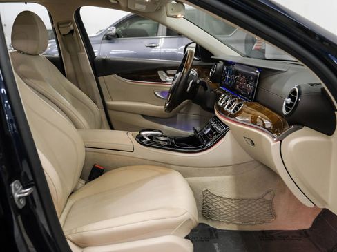 Used 2018 Mercedes-Benz E 400 4MATIC Wagon w/ Premium 2 Package image 28