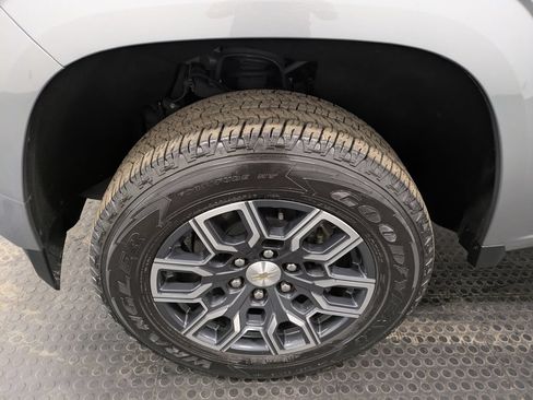 Used 2023 Chevrolet Colorado LT w/ LT Convenience Package III AWD/4WD image 7