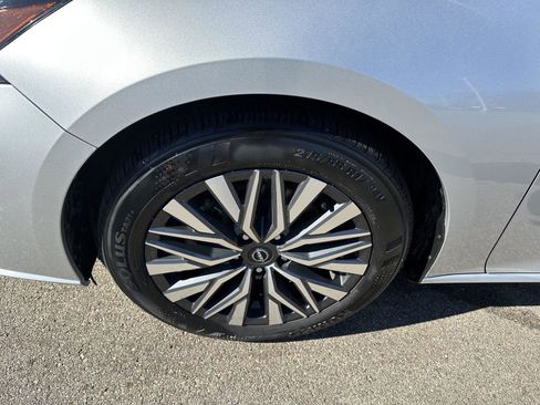 Used 2024 Nissan Altima 2.5 SV image 14