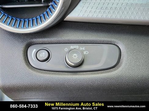 Used 2025 Chevrolet Trax LT w/ Driver Confidence Package image 23