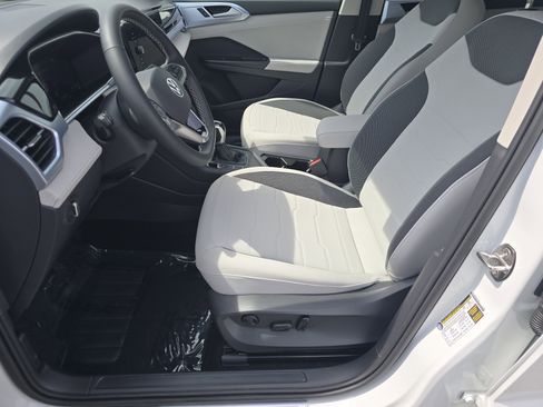 New 2026 Volkswagen Taos SE FWD image 18