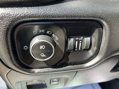 Used 2019 RAM 1500 Laramie AWD/4WD image 38