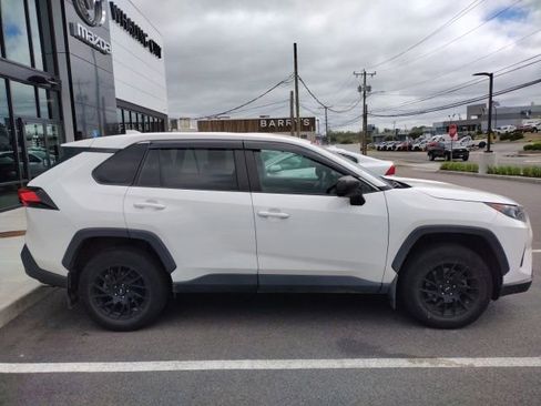 Used 2022 Toyota RAV4 LE AWD/4WD image 11