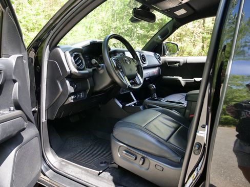 Used 2022 Toyota Tacoma TRD Sport AWD/4WD image 19
