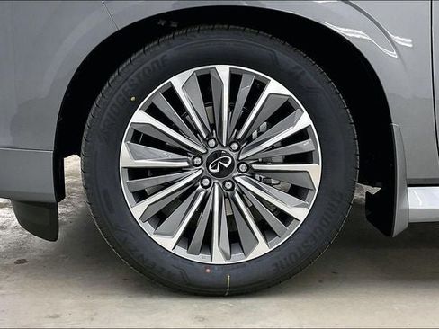 New 2026 INFINITI QX80 Luxe image 15