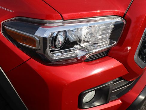 Used 2018 Toyota Tacoma TRD Off-Road w/ TRD Premium Off Road Package image 13