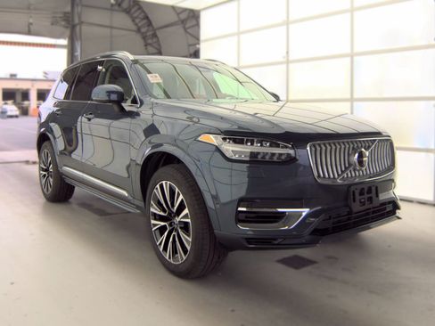 Used 2025 Volvo XC90 T8 Plus w/ Protection Package Premier AWD/4WD image 4
