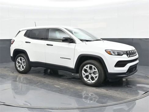 Used 2025 Jeep Compass Sport image 6