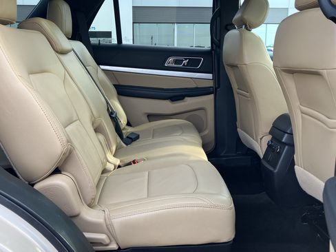 Used 2017 Ford Explorer XLT w/ Equipment Group 202A AWD/4WD image 35