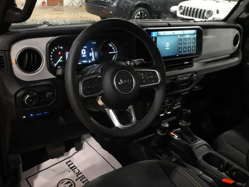 Used 2025 Jeep Wrangler Sahara w/ Safety Group AWD/4WD image 11