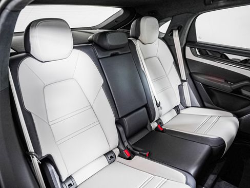 New 2026 Porsche Cayenne GTS AWD/4WD image 6
