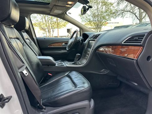 Used 2013 Lincoln MKX Sport Utility 4D image 11