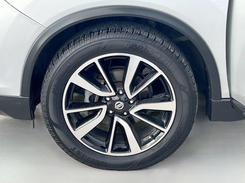 Used 2019 Nissan Rogue SL FWD image 32
