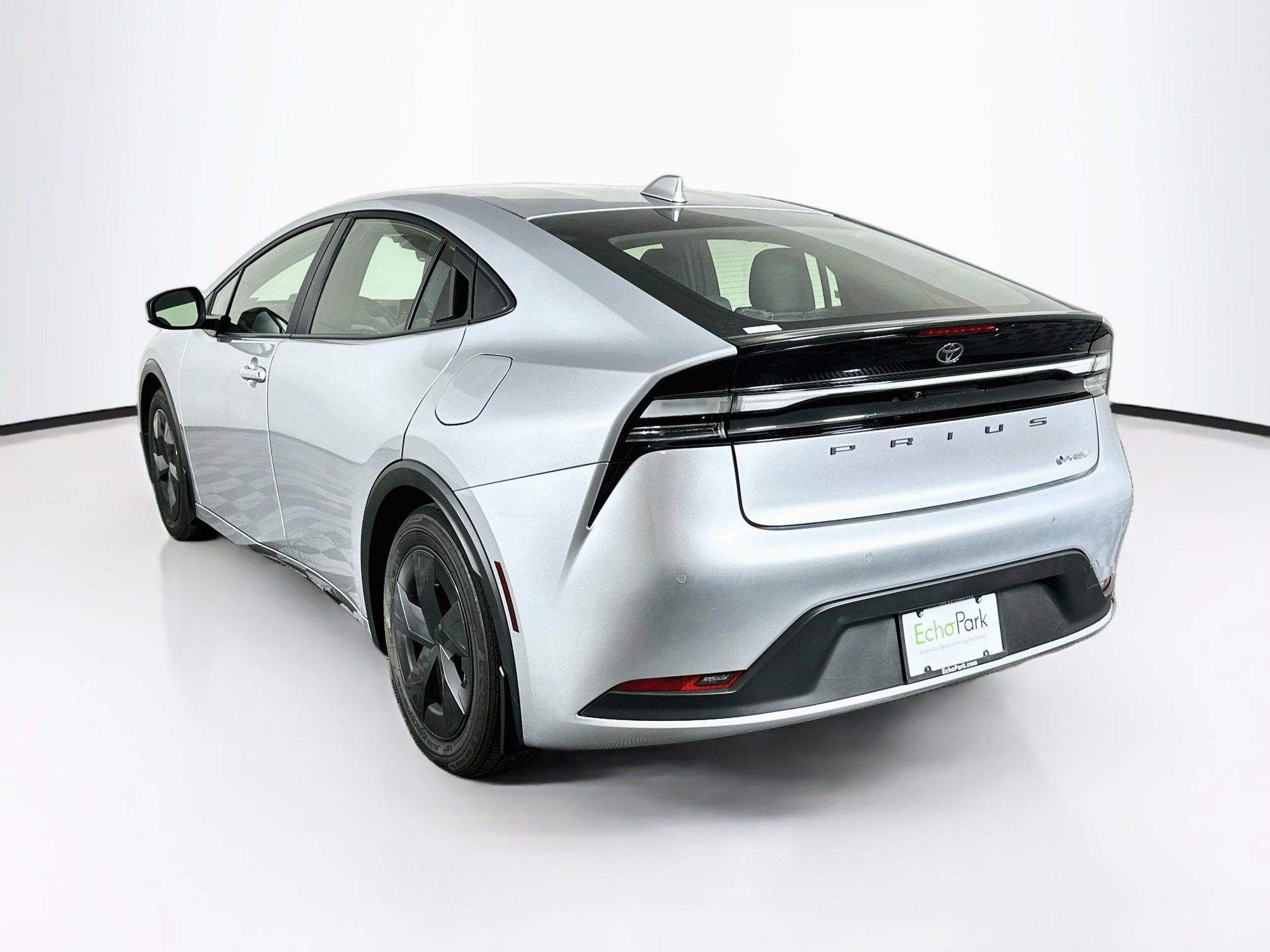 Used 2025 Toyota Prius Plug-In Hybrid FWD image 5