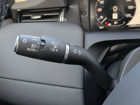 Used 2025 Land Rover Discovery Sport S image 28