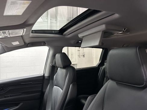 Used 2024 Honda Odyssey Touring image 32