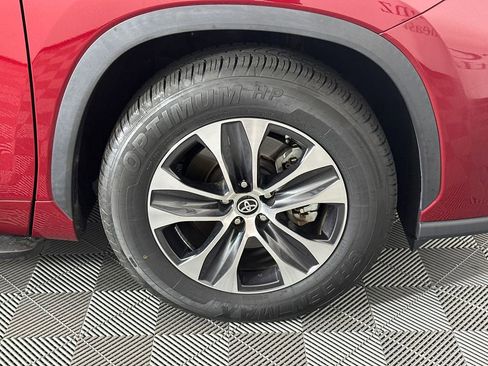 Used 2022 Toyota Highlander XLE image 12