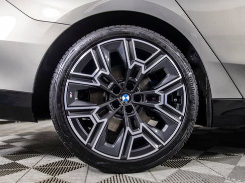 Used 2025 BMW 530i w/ M Sport Package RWD image 39