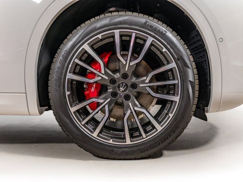 Used 2024 Maserati Grecale GT image 28