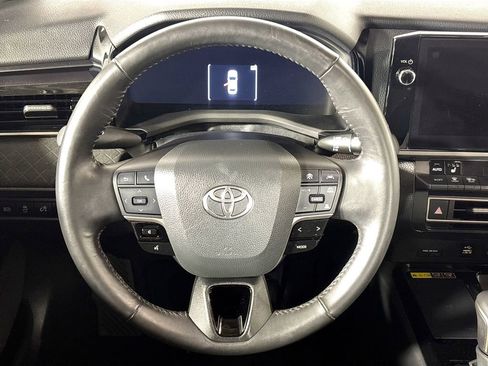 Used 2025 Toyota Camry XLE FWD image 13