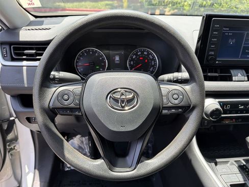 Used 2022 Toyota RAV4 XLE FWD image 16