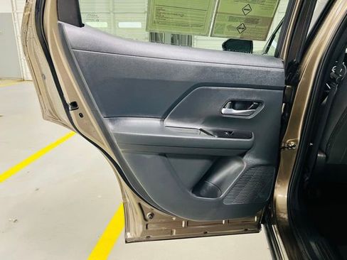Used 2025 Nissan Kicks SV FWD image 27