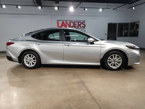 Used 2025 Toyota Camry LE w/ Convenience Package FWD image 8