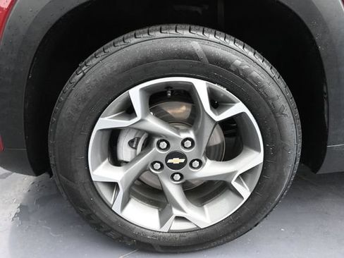 Used 2024 Chevrolet Trax LT w/ LT Convenience Package FWD image 21