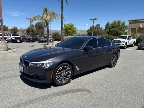 Used 2019 BMW 530e w/ Convenience Package RWD image 4
