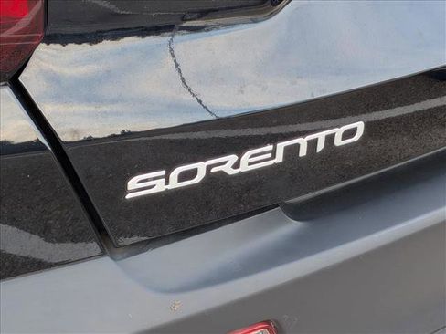 Used 2023 Kia Sorento LX image 9