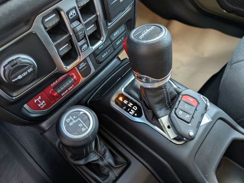 New 2026 Jeep Gladiator Willys AWD/4WD image 32