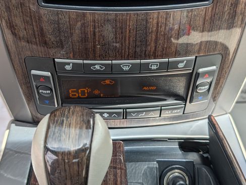 Used 2006 Cadillac XLR V RWD image 16