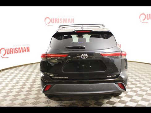 Used 2023 Toyota Highlander XLE AWD/4WD image 8