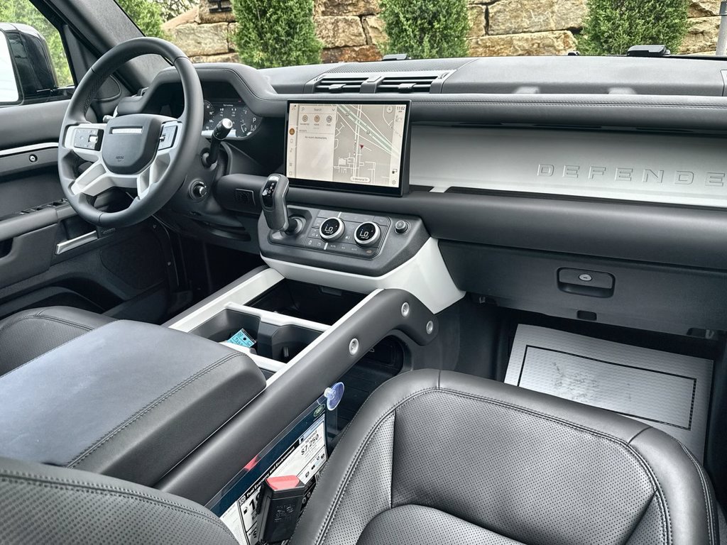 Certified 2025 Land Rover Defender 130 X-Dynamic SE AWD/4WD image 14