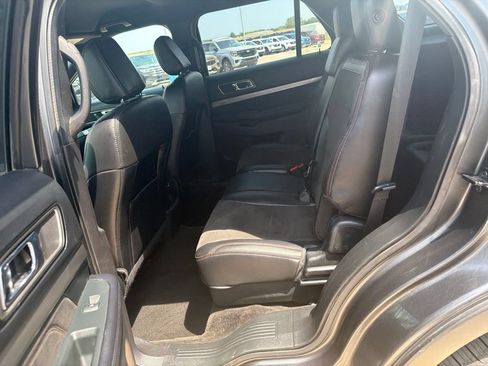 Used 2018 Ford Explorer XLT w/ Equipment Group 202A AWD/4WD image 21