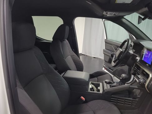Used 2025 Toyota Tacoma SR5 AWD/4WD image 35