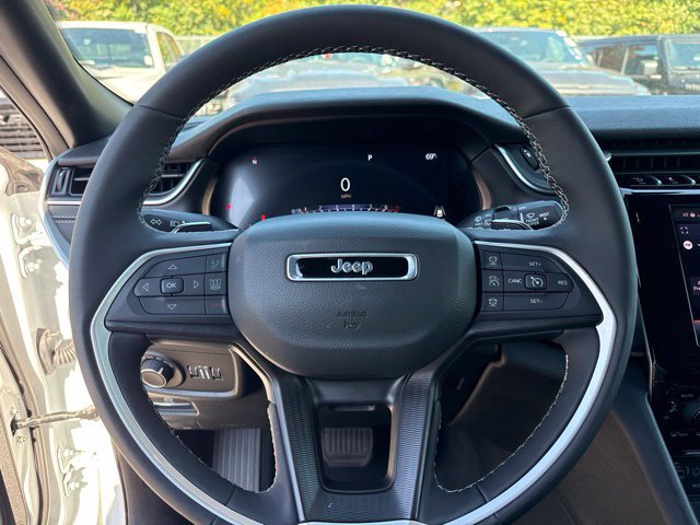 Used 2025 Jeep Grand Cherokee L Altitude AWD/4WD image 14