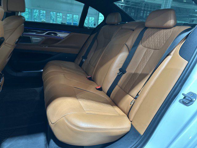 Used 2020 BMW 745e xDrive AWD/4WD image 6