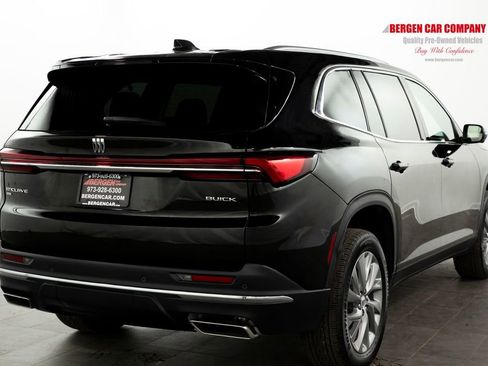 Used 2025 Buick Enclave Preferred image 15