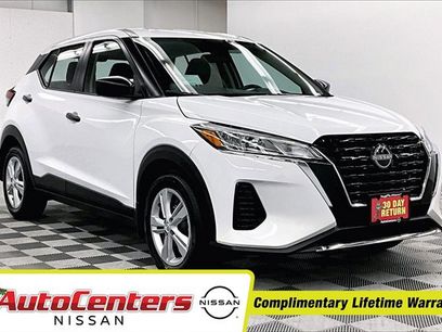 New 2025 Nissan Kicks Play S