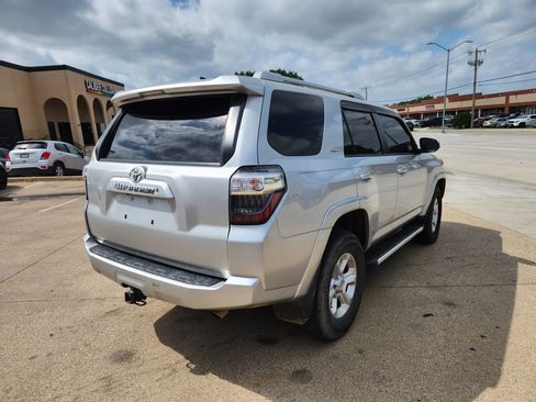 Used 2017 Toyota 4Runner SR5 AWD/4WD image 5