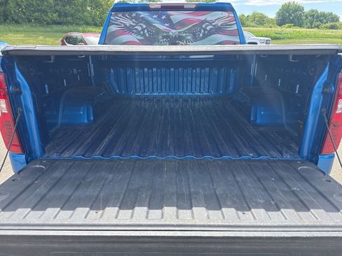Used 2022 Chevrolet Silverado 1500 LT AWD/4WD image 9